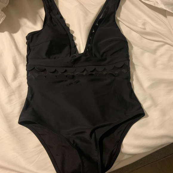 CUPSHE bathing suit - Picture 3 of 3